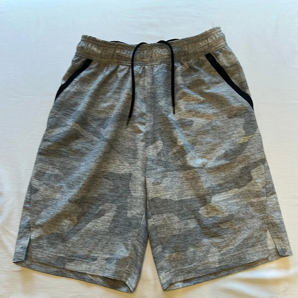 Reebok Quick Dry CrossFit Gym Camo Shorts Size Small - Picture 1 of 8